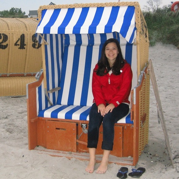 Meet your Posher, Laura - Picture 1 of 1